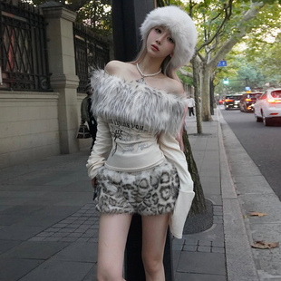 怪诞女孩 Y2K辣妹亚比印花毛毛领一字肩长袖T恤豹纹短裤两件套女