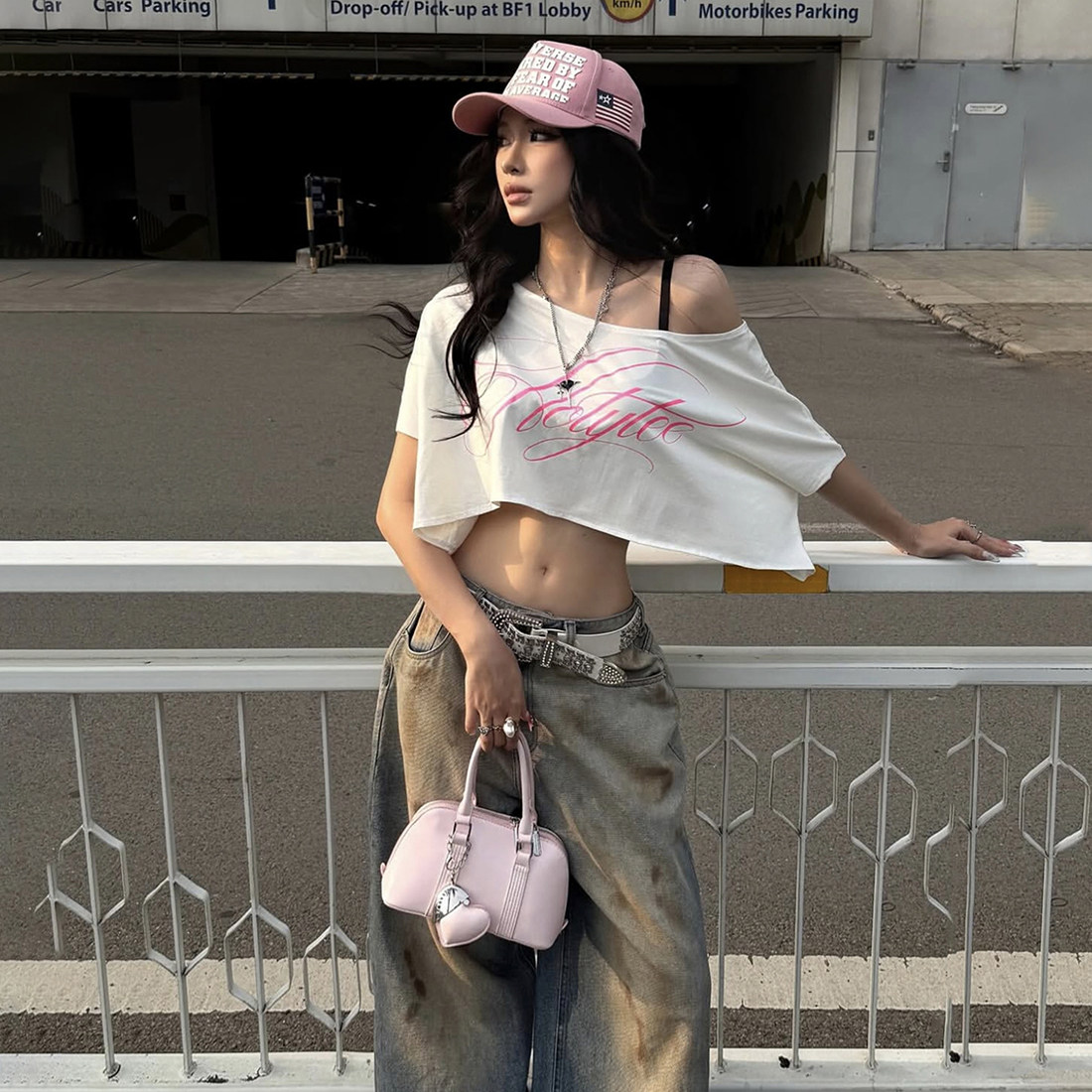 怪诞女孩 ins风街拍辣妹字母印花斜肩T恤女 夏季宽松显瘦短款上衣