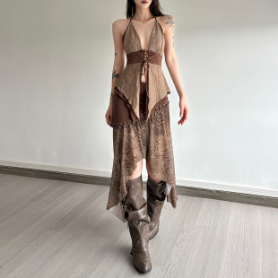 怪诞女孩 沙丘废土风复古绑带V领挂脖背心拼接不规则半身裙两件套