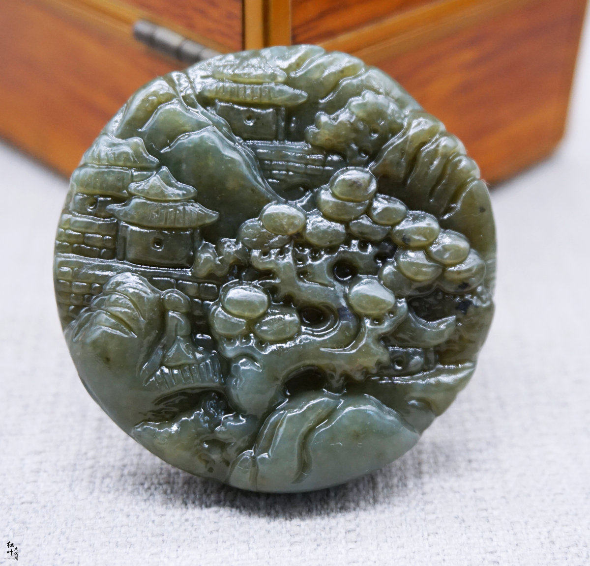 新疆和田糖青玉锦绣山河玉牌挂件配男女款俏色山水老人玉佩吊坠牌