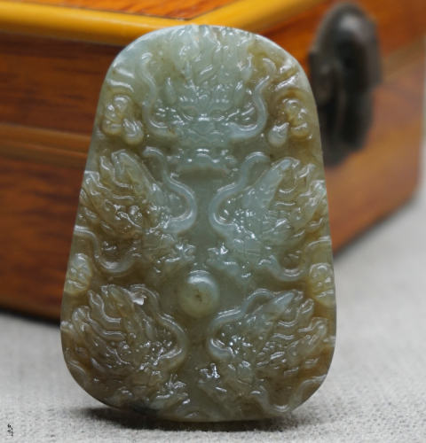 和田玉糖青白玉俏色挂件龙牌