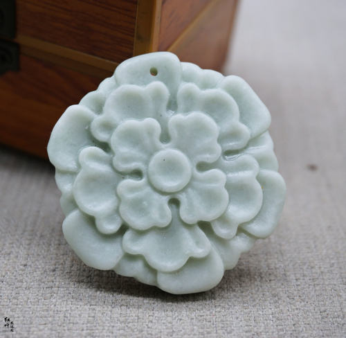 贵州翠玉花开富贵吊坠挂件双雕刻