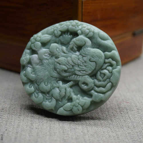 天然玉石贵州翠孔雀玉器孔雀开屏