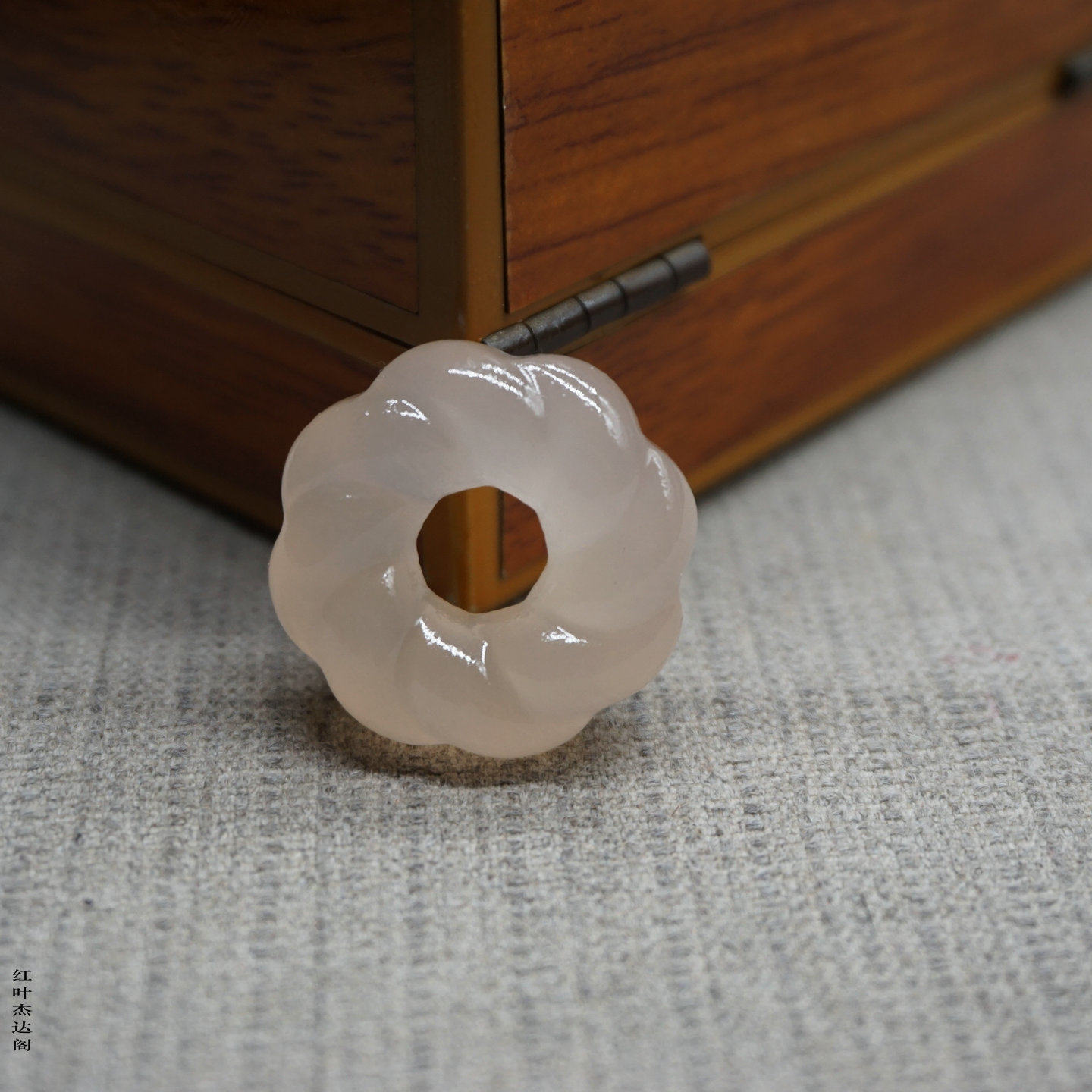 阿富汗玉藕粉麻花纹吊坠挂件浅粉色双面雕刻回云纹锁骨链项链玉佩