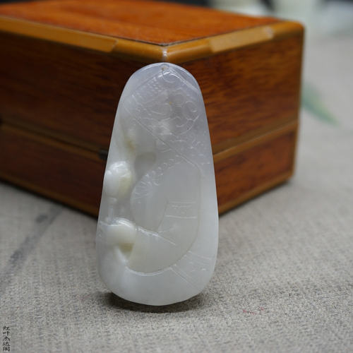 烟青白玉俏色阿诗玛吊坠挂件