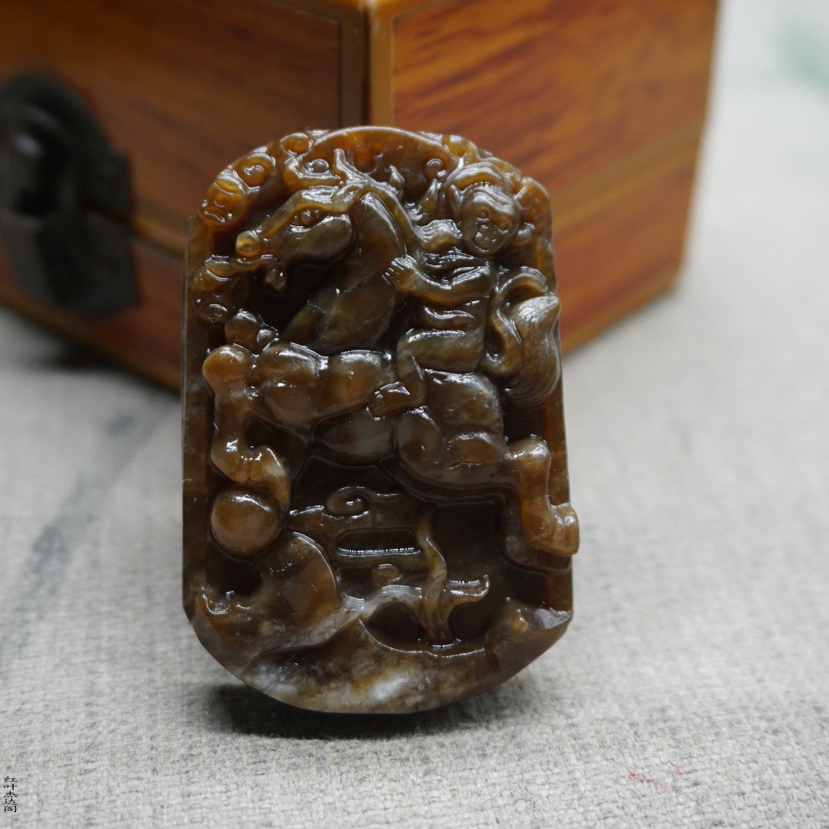 和田玉糖玉马上封侯吊坠颈