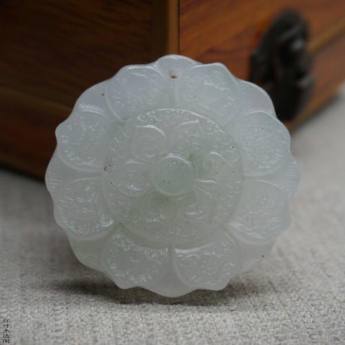天山翠俏色莲花吊坠六字真言挂