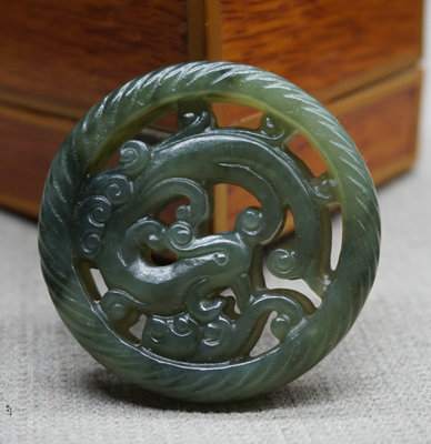 青白玉镂空凤穿牡丹玉颈饰项链