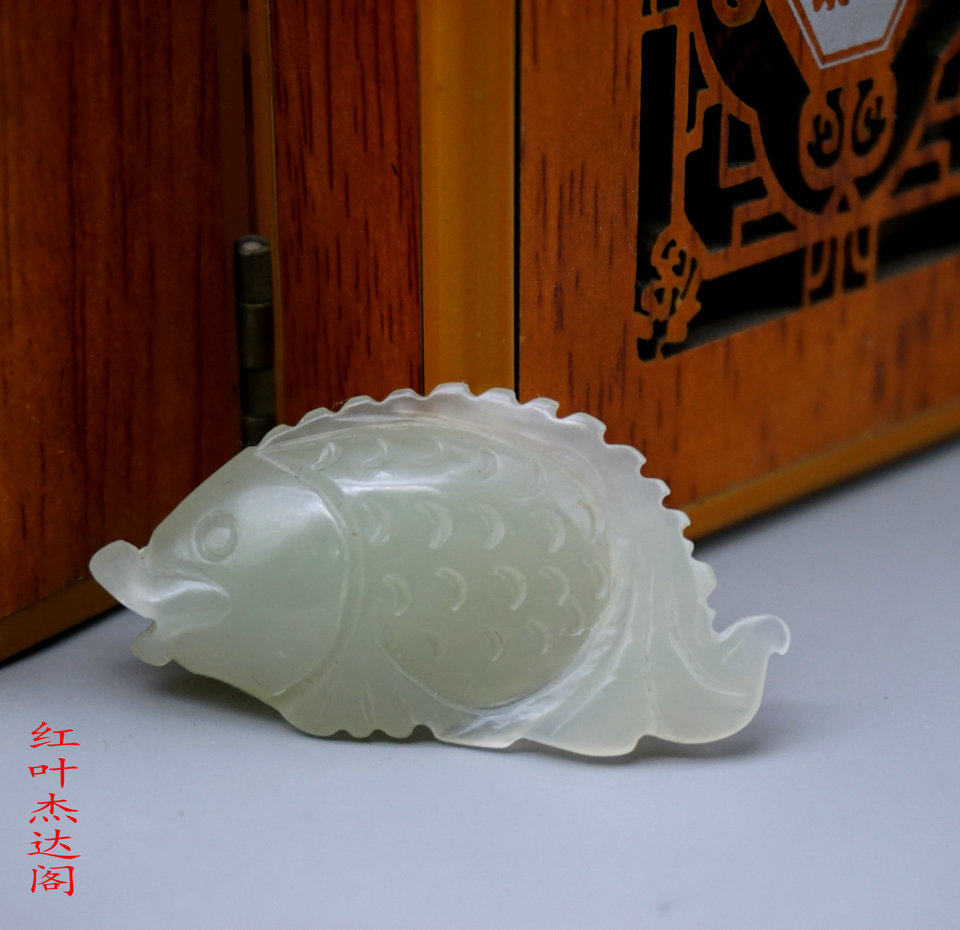 立体仿古镂空连年有余和田青白玉