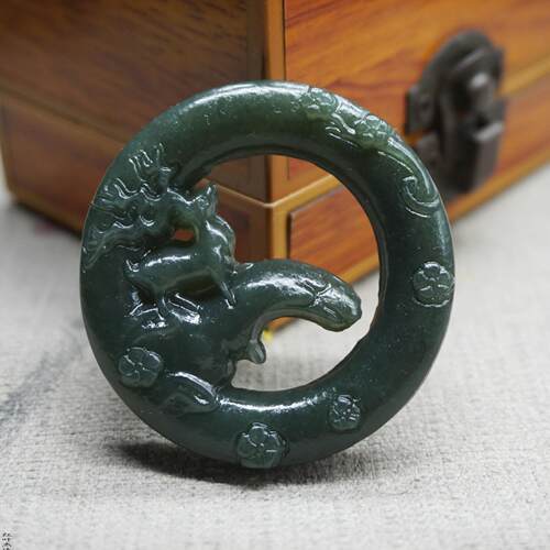天然和田玉糖青玉梅花鹿吊坠