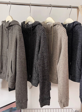 韩代@fu*e 显瘦小蛮腰！软糯弹力毛绒绒撞色条纹双拉链连帽外套