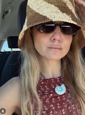 ins风红色串珠米珠项链女简约陶瓷海螺艺术感锁骨链沙滩海滩度假