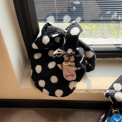 韩系大波点毛绒斜挎包包女2025新款百搭通勤单肩包休闲手提托特包