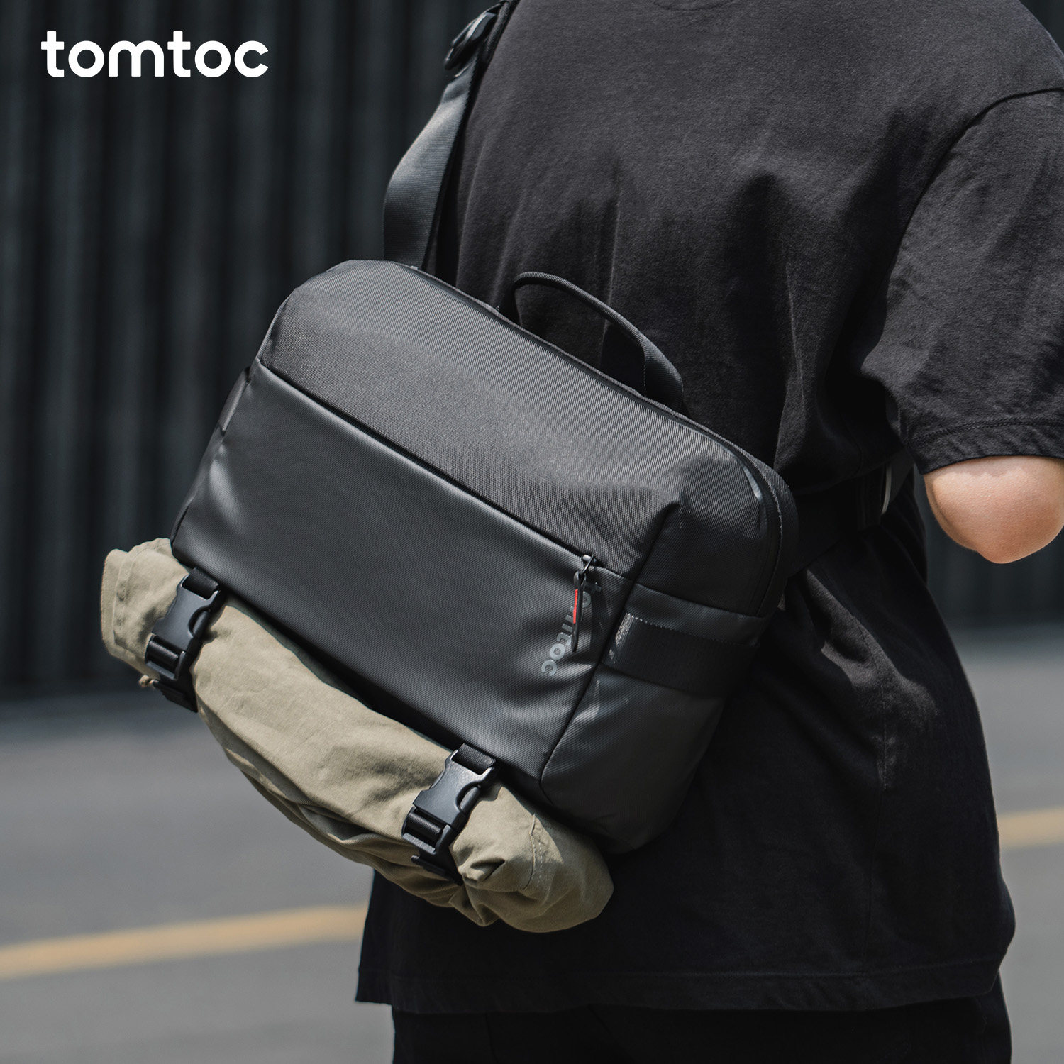 tomtoc斜挎包大容量邮差包胸包男包包适用于MacBook Pro14寸T21L1