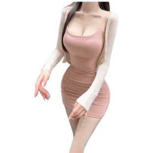U领显胸大辣妹显身材纯欲裙子低领紧身性感包臀连衣裙吊带裙女夏