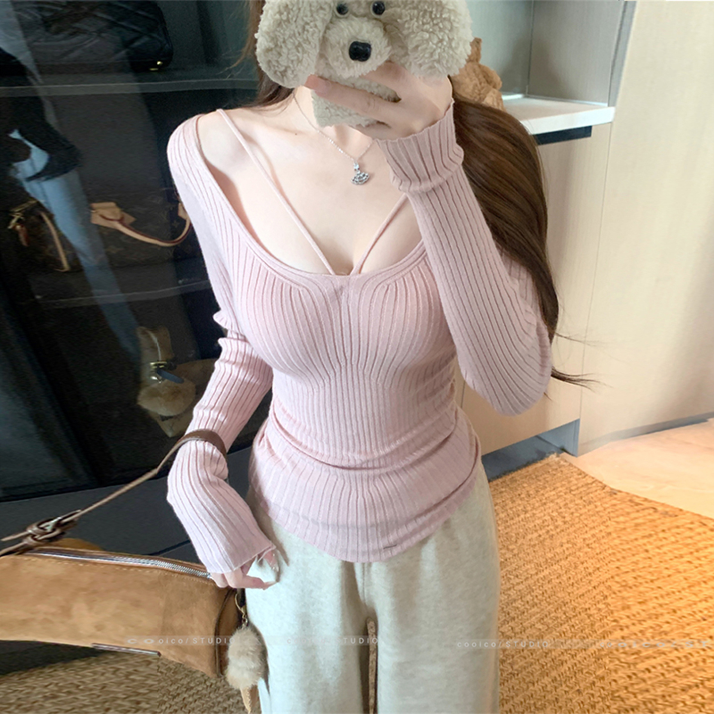 温柔纯欲U领修身长袖毛衣针织衫