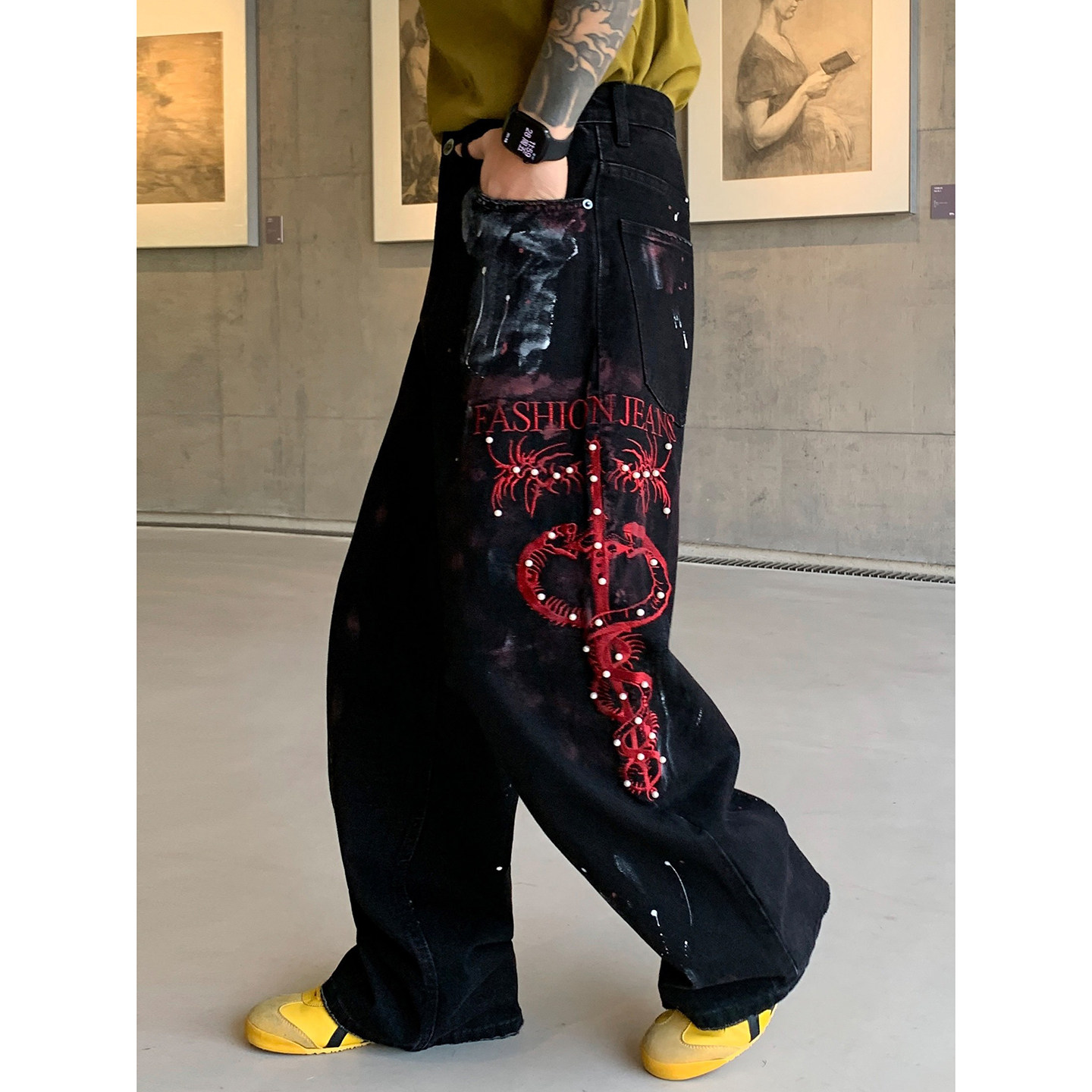 2026新款香港高端牛仔裤男刺绣夜店咖潮牌宽松直筒黑色涂鸦情侣裤