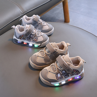 儿童运动鞋亮灯1-5岁3女宝宝运动鞋男童鞋子秋季皮面小童板鞋子