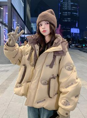 卡其色超好看印花羽绒服女短款2025冬装新款减龄加厚保暖连帽外套