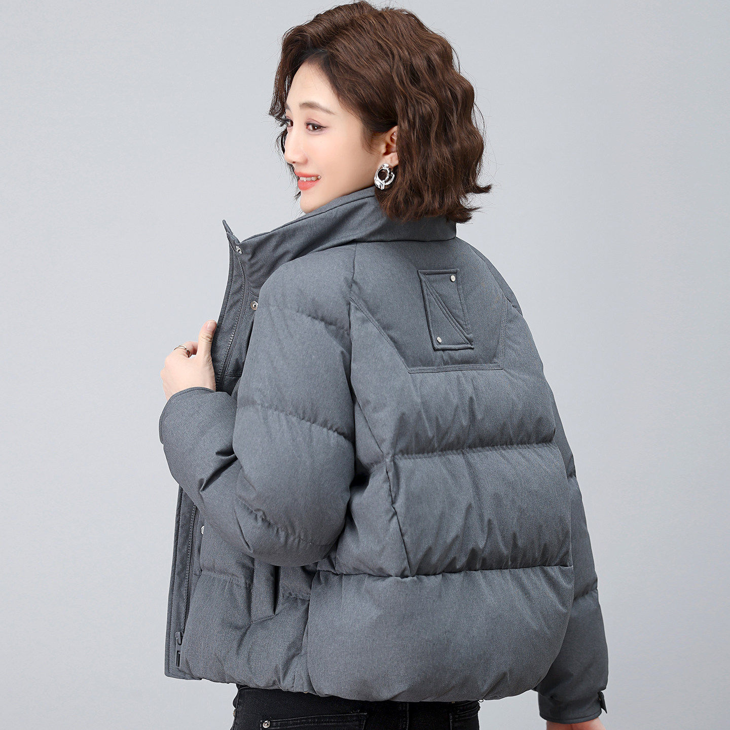 羽绒服女短款2026冬季新款高端小个子时尚洋气减龄面包服冬装外套