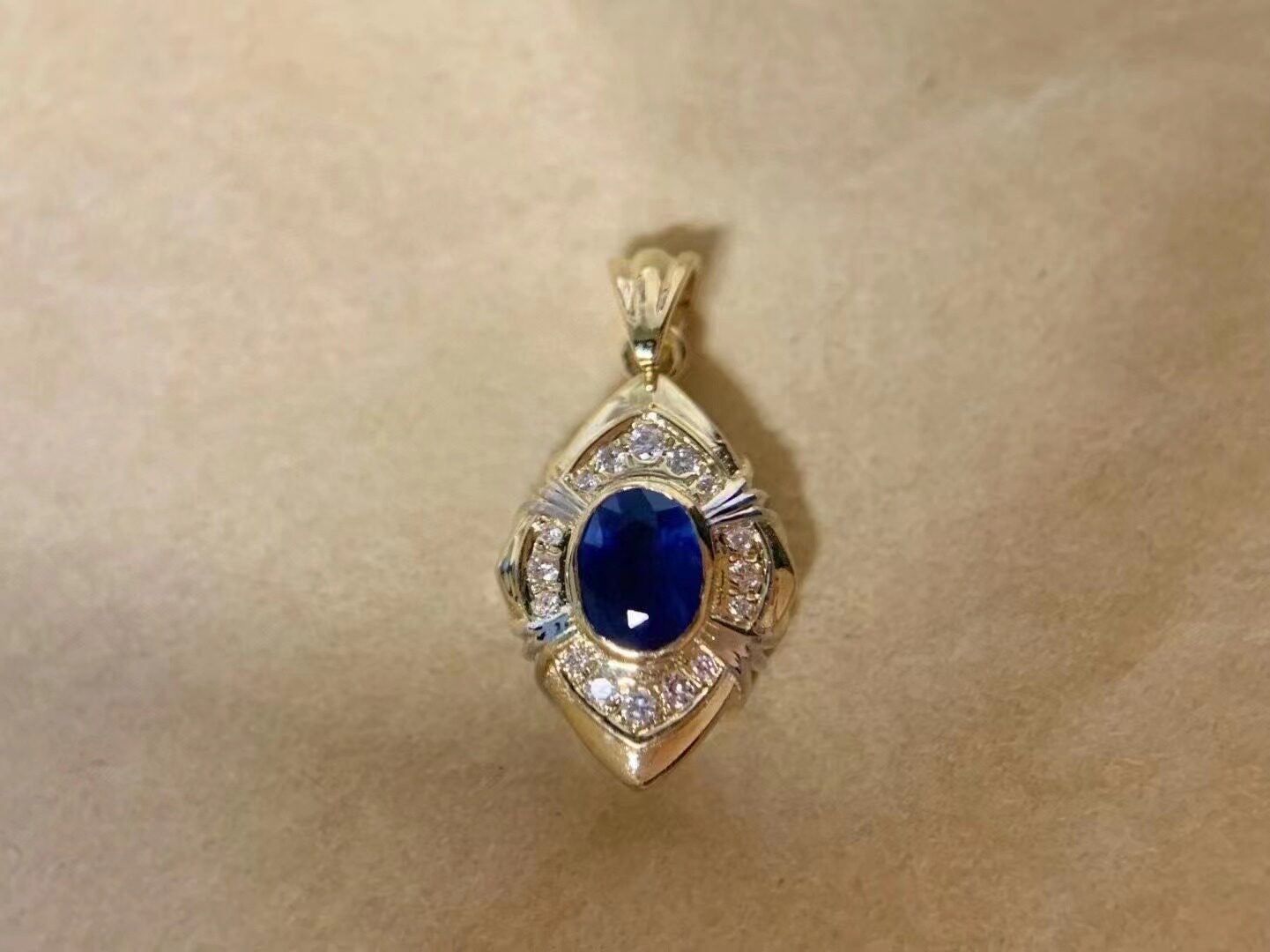 丰铂珠宝18k金镶嵌天然南非钻石复古菱形蓝宝石吊坠款女士