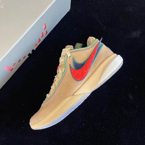 千千体育 LeBron20 LBJ詹姆斯20四骑士气垫新款篮球鞋 DV9089-200