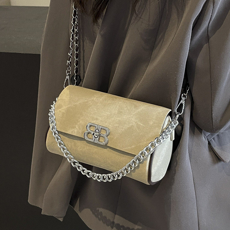 今年流行手提小包包女2025新款百搭链条包爆款斜挎包高级感枕头包