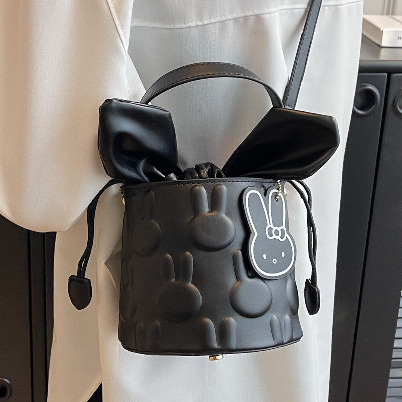 高级感小众水桶手提小包包女2023新款潮时尚单肩包洋气百搭斜挎包