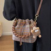高级感复古毛呢格子包包女2025新款 质感手提水桶包百搭单肩斜挎包