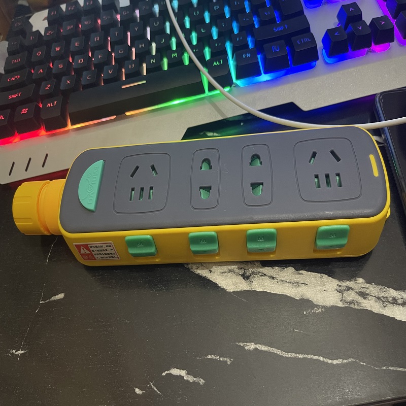 防脱不带线自锁圆孔插排