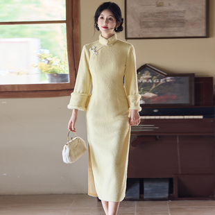 年轻款简约素雅改良旗袍2025秋冬新款高端大气上档次喇叭袖连衣裙