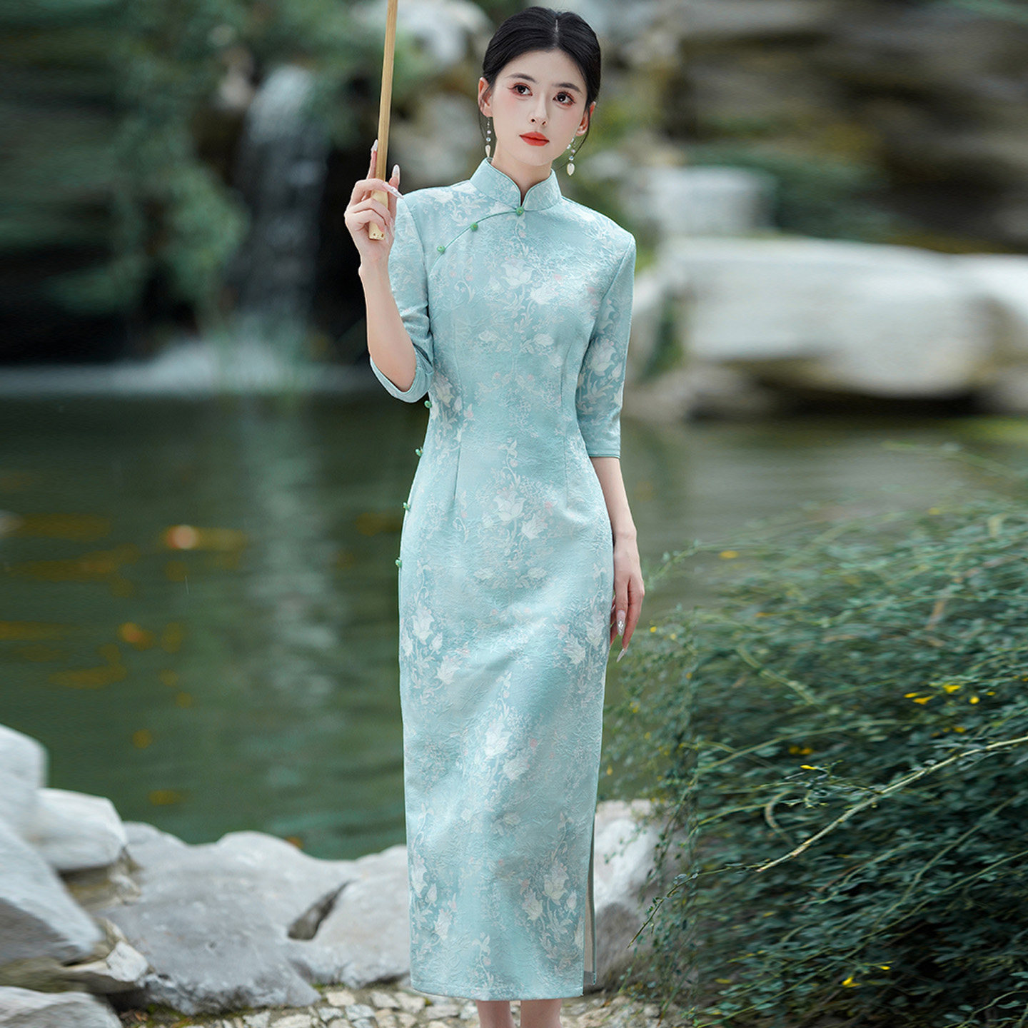 曼丽绒加厚旗袍女2026新款春季高端大气上档次日常可穿年轻连衣裙
