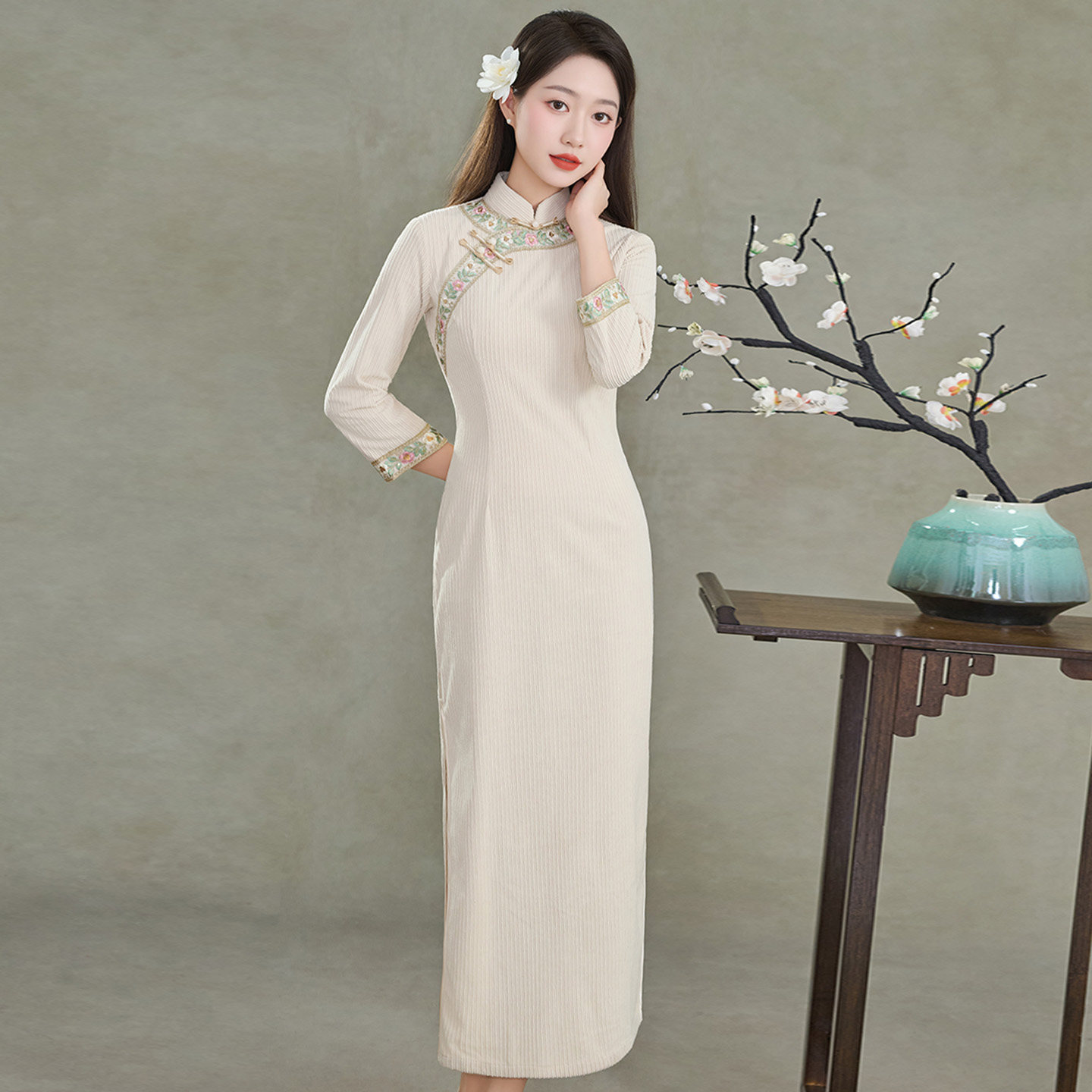 新中式灯芯绒旗袍年轻款女2026春秋季新款田园国风高开衩日常可穿