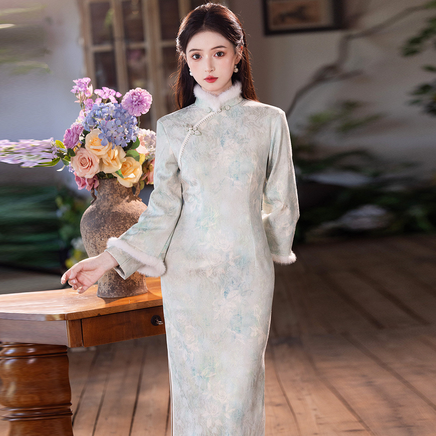 新中式民国风改良加厚旗袍冬装2025新款年轻款女双袖口毛领连衣裙