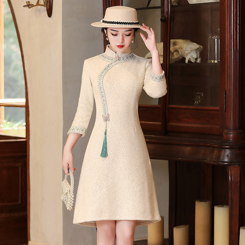 改良旗袍2025年新款秋冬季毛呢年轻款少女高端气质小个子中款显高