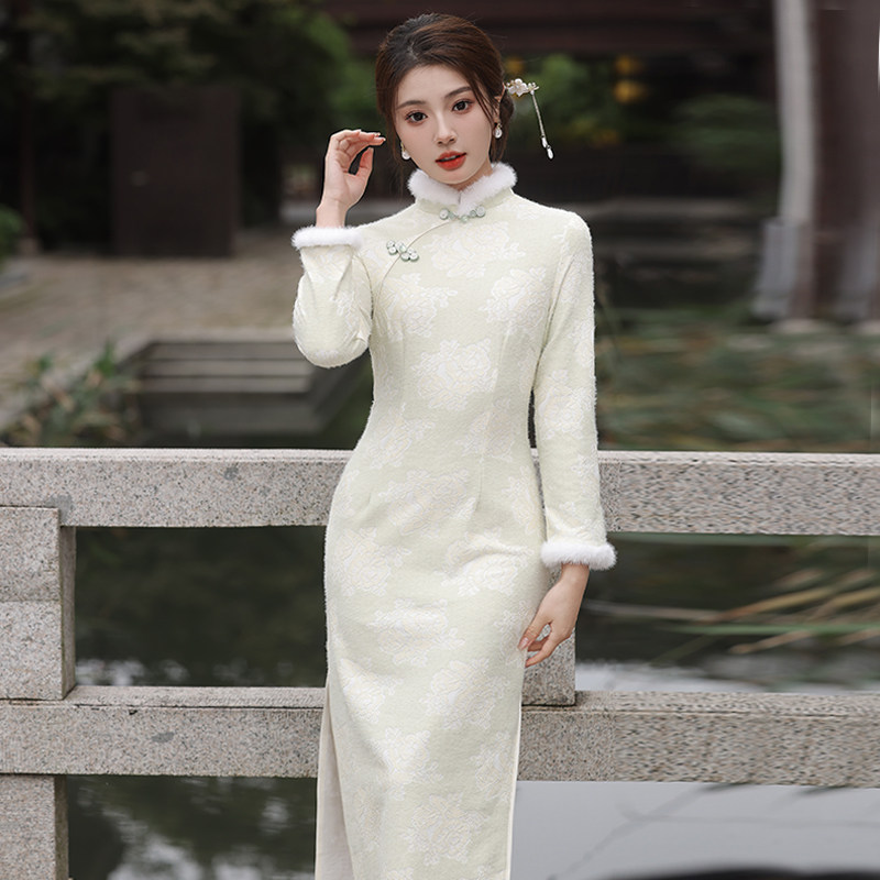 现代时尚改良加绒毛领旗袍中长款秋冬年轻款少女气质高端日常国风