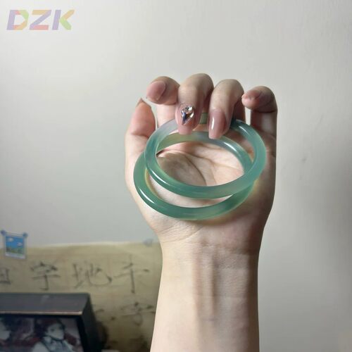 高端半山半水高冰油青色渐变玉髓手镯冰种美人圆条玛瑙叮当玉镯