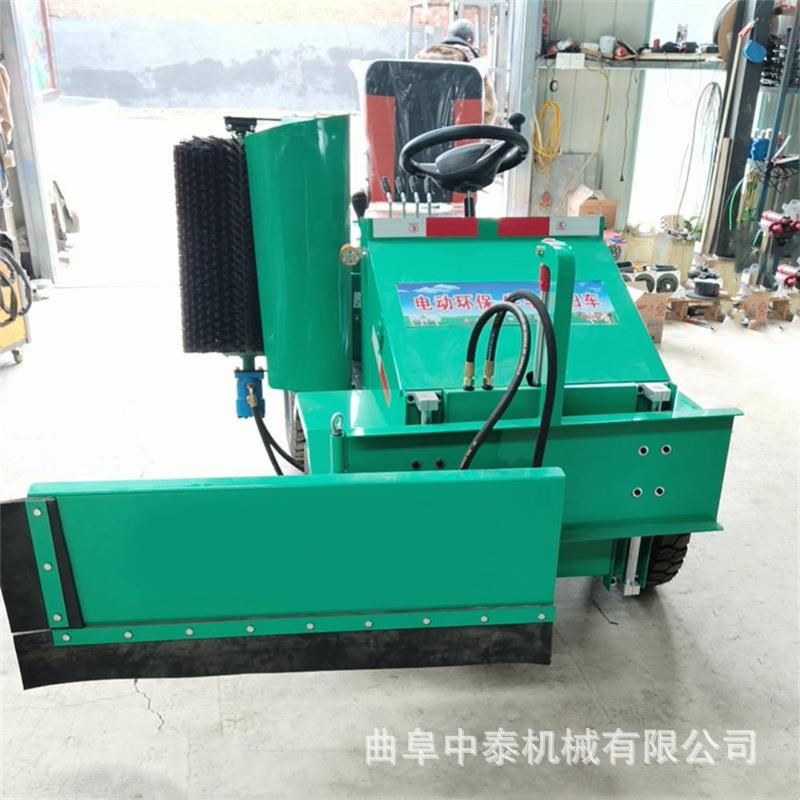 牛槽添草料用电动清扫车养殖场饲料推草机小型牛舍毛刷式扫草车