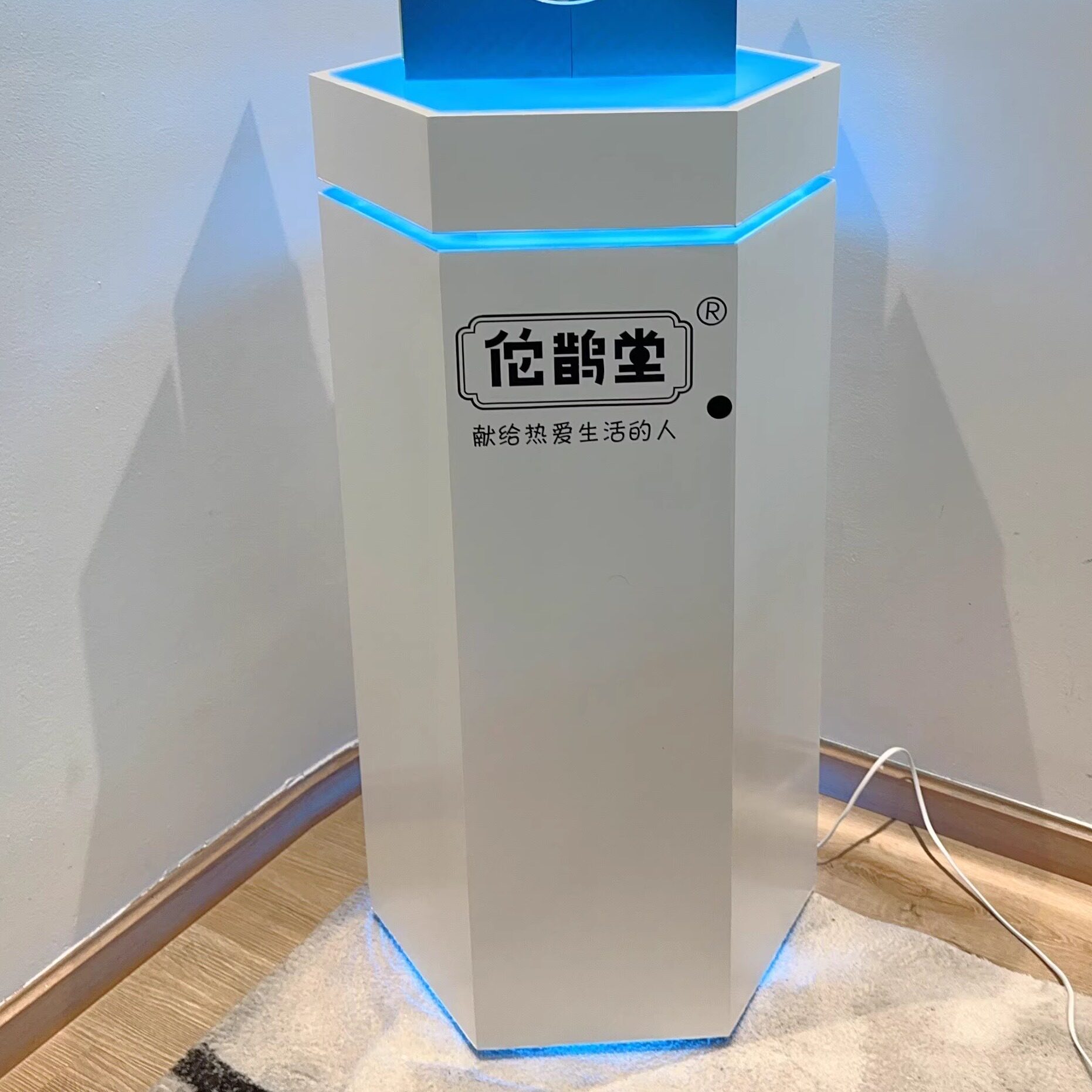 亿达广州密度板发光精品展台图片