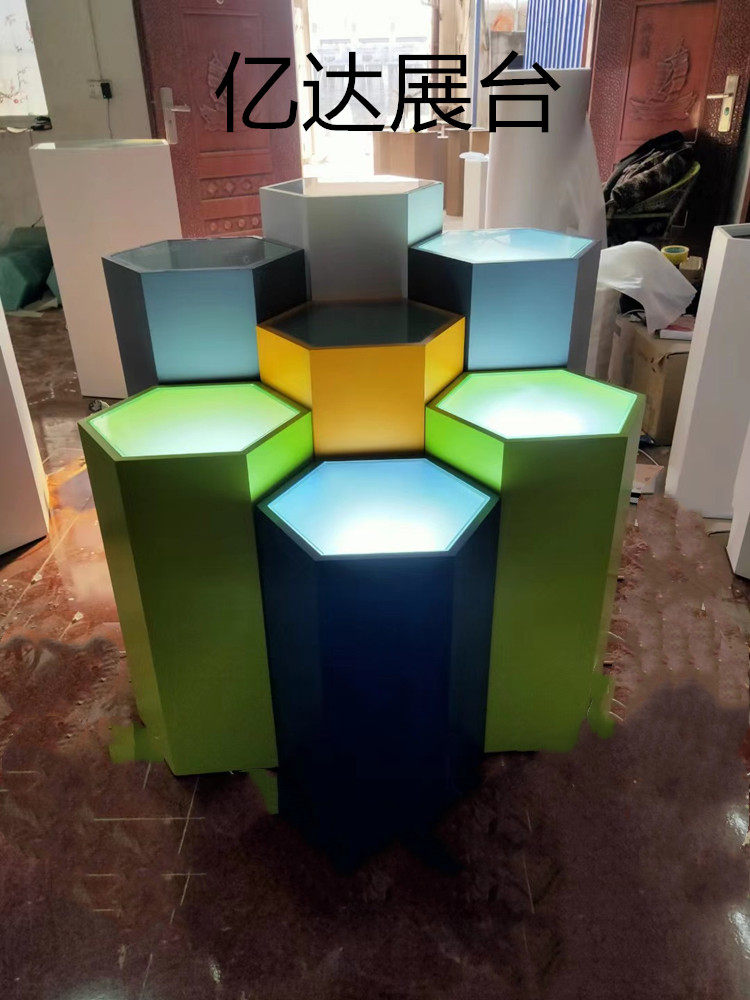 定制烤漆多功能人造板六边形发光移动无人机智能锁飞机模型展台