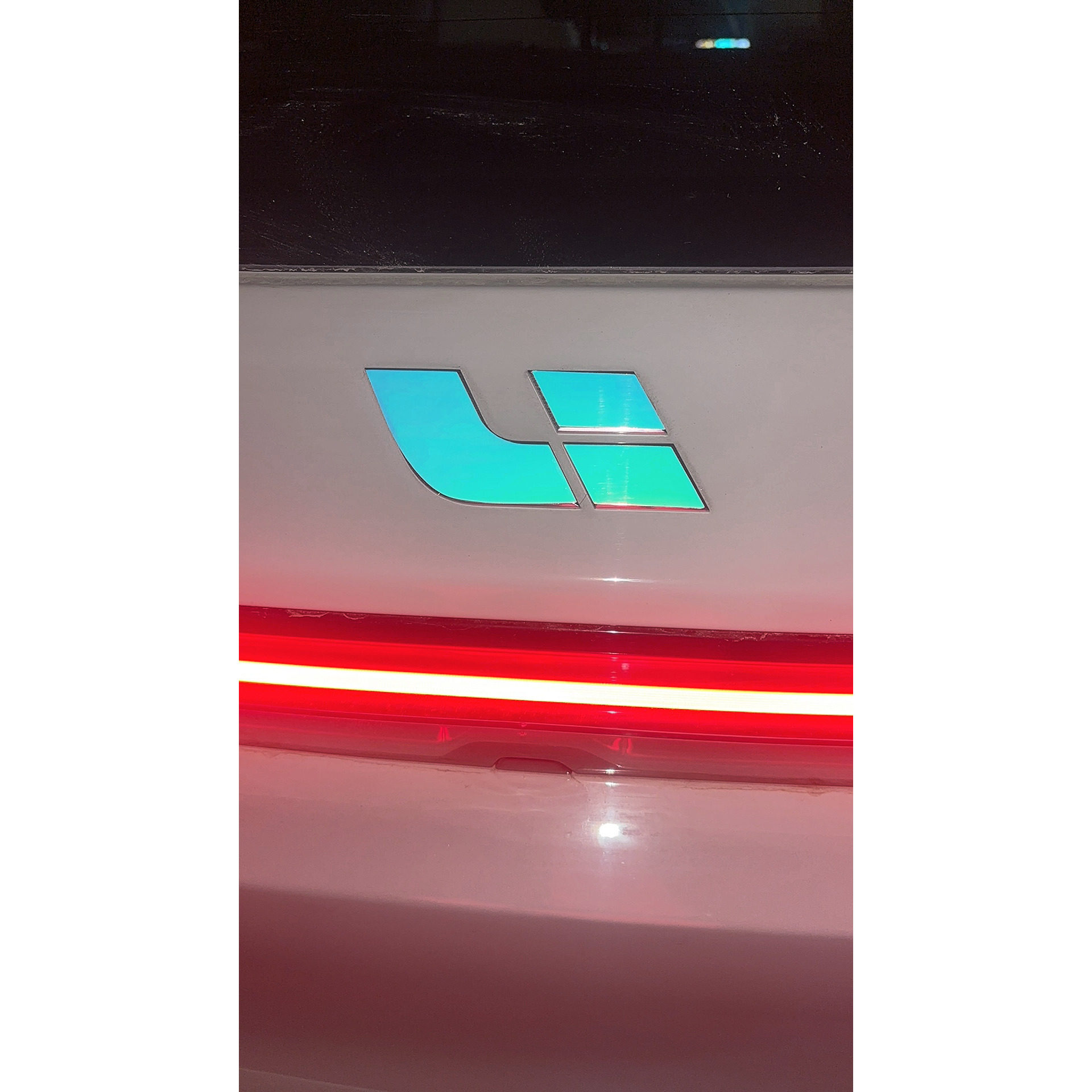 适用理想L6 L7 L8 L9 ONEMEGA车标装饰改色贴改装贴个性镭射贴纸