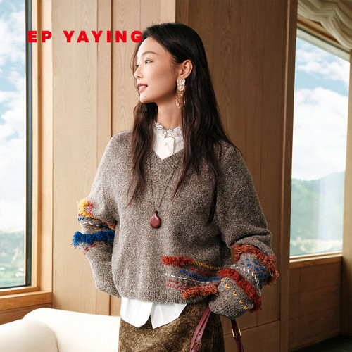 雅莹羊毛流苏v领针织衫毛衣