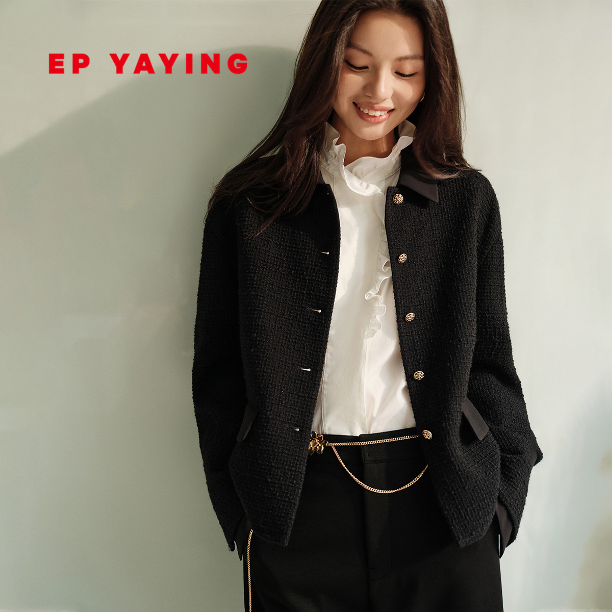 雅莹简约廓形拼接翻领香风短外套