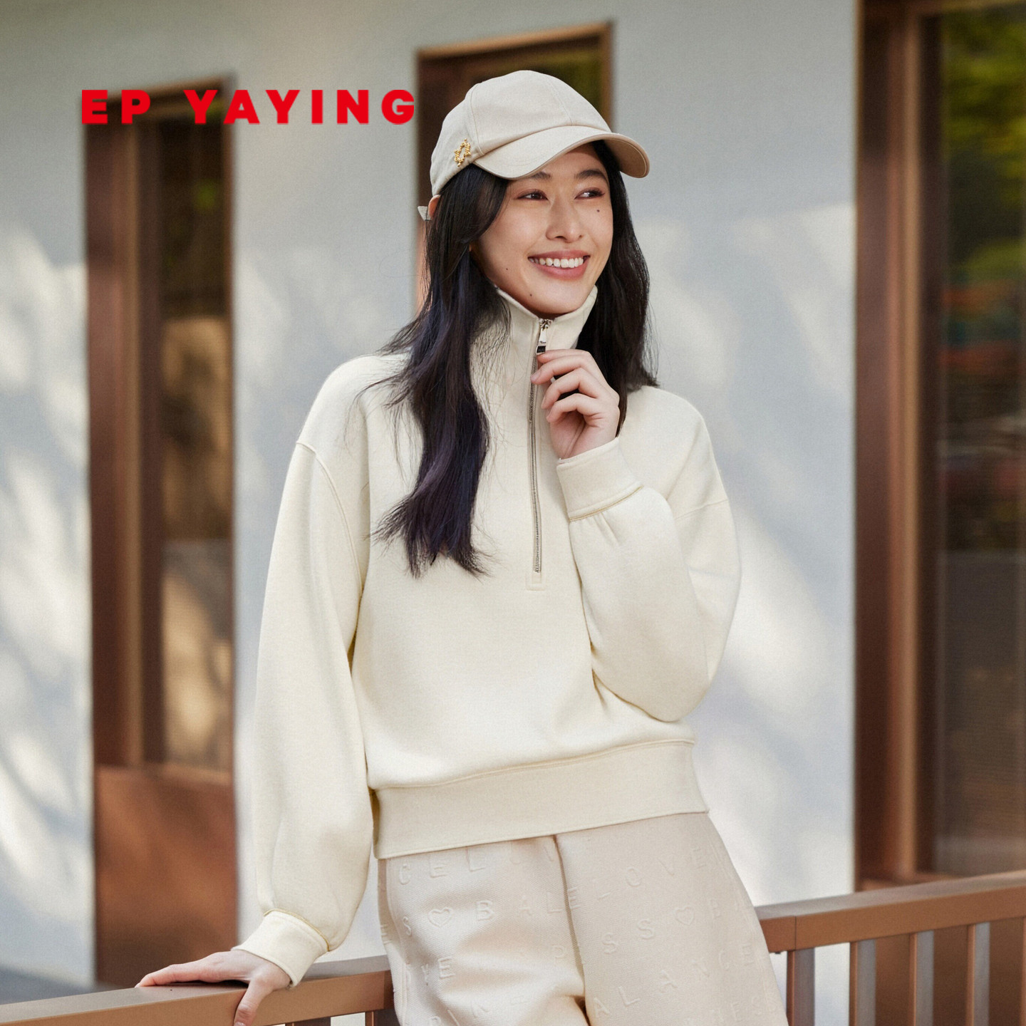 EP雅莹25冬装新款女装 时尚翻领含牦牛绒宽松长袖半拉链卫衣