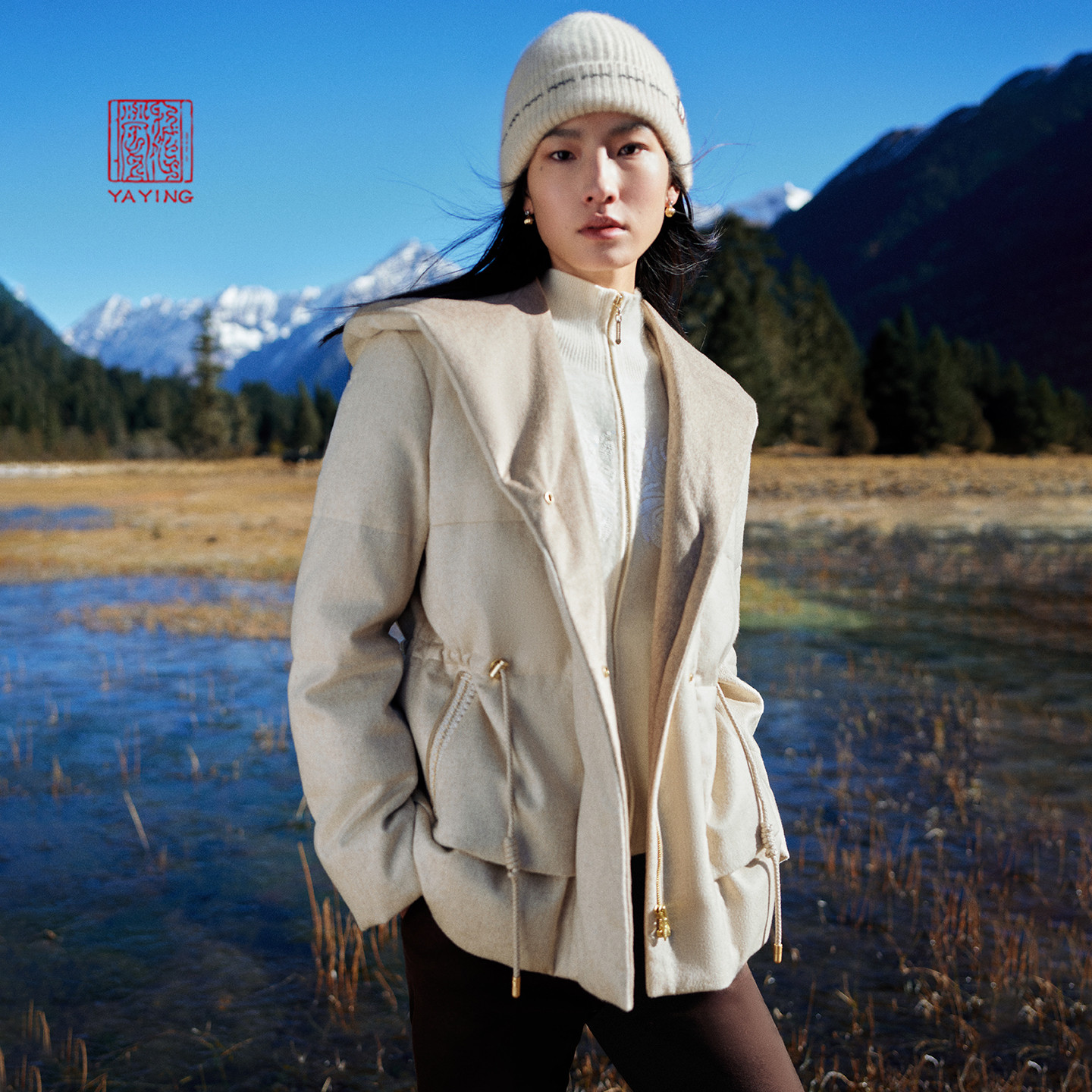 雅莹保暖不臃肿轻奢羽绒服