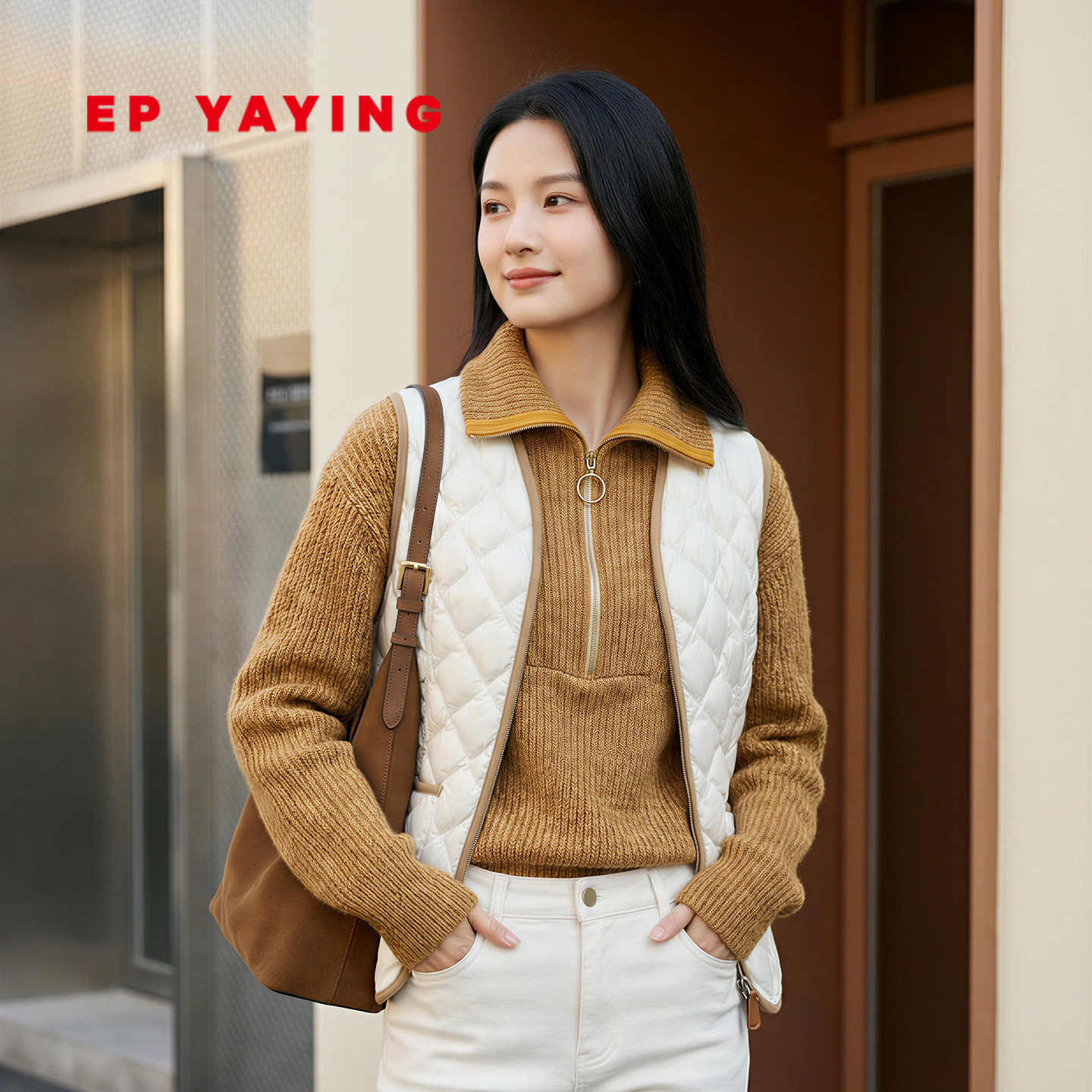 雅莹白鸭绒格纹轻薄收腰羽绒马甲