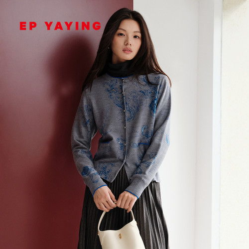 雅莹软糯羊毛长袖针织开衫毛衣