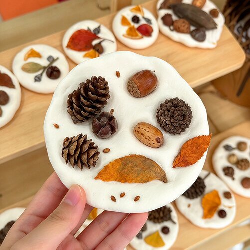 幼儿园环创晒秋天然松果材料包手工制作diy果子装饰作品展示大厅