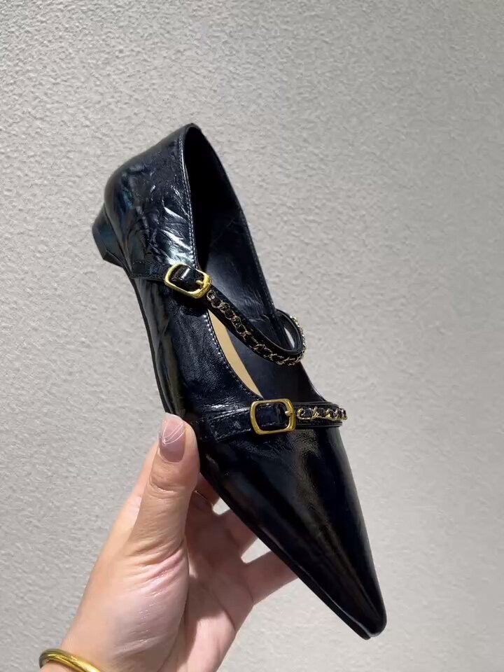欧洲站女鞋2026秋新款链条玛丽珍金色平底鞋尖头欧货浅口亮皮单鞋