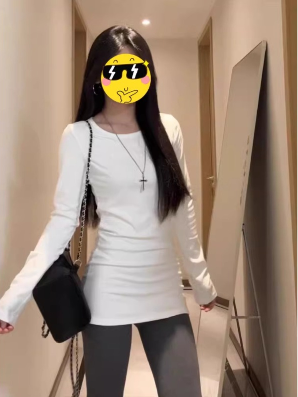 白色正肩长袖T恤女秋季内搭中长款打底衫遮屁股搭配鲨鱼裤的上衣